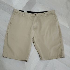Volcom Chino Shorts Men's Casual 11 Inch Light Brown Flat Front Size 40